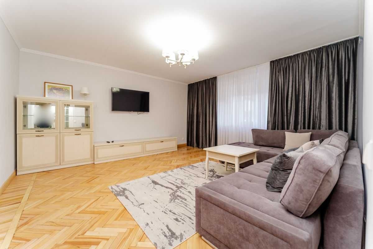 Дава се под наем Двустаен апартамент в София, Лозенец - 68 кв.м за 425 € - Снимка #1