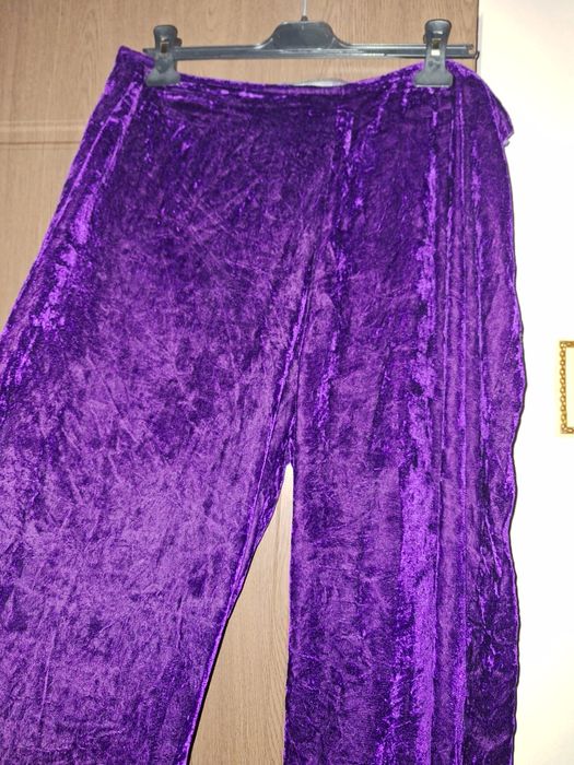 Pantaloni dama catifea  cu cracul larg/46