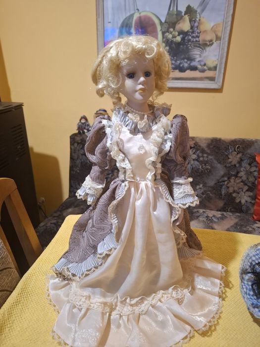 Кукла порцеланова