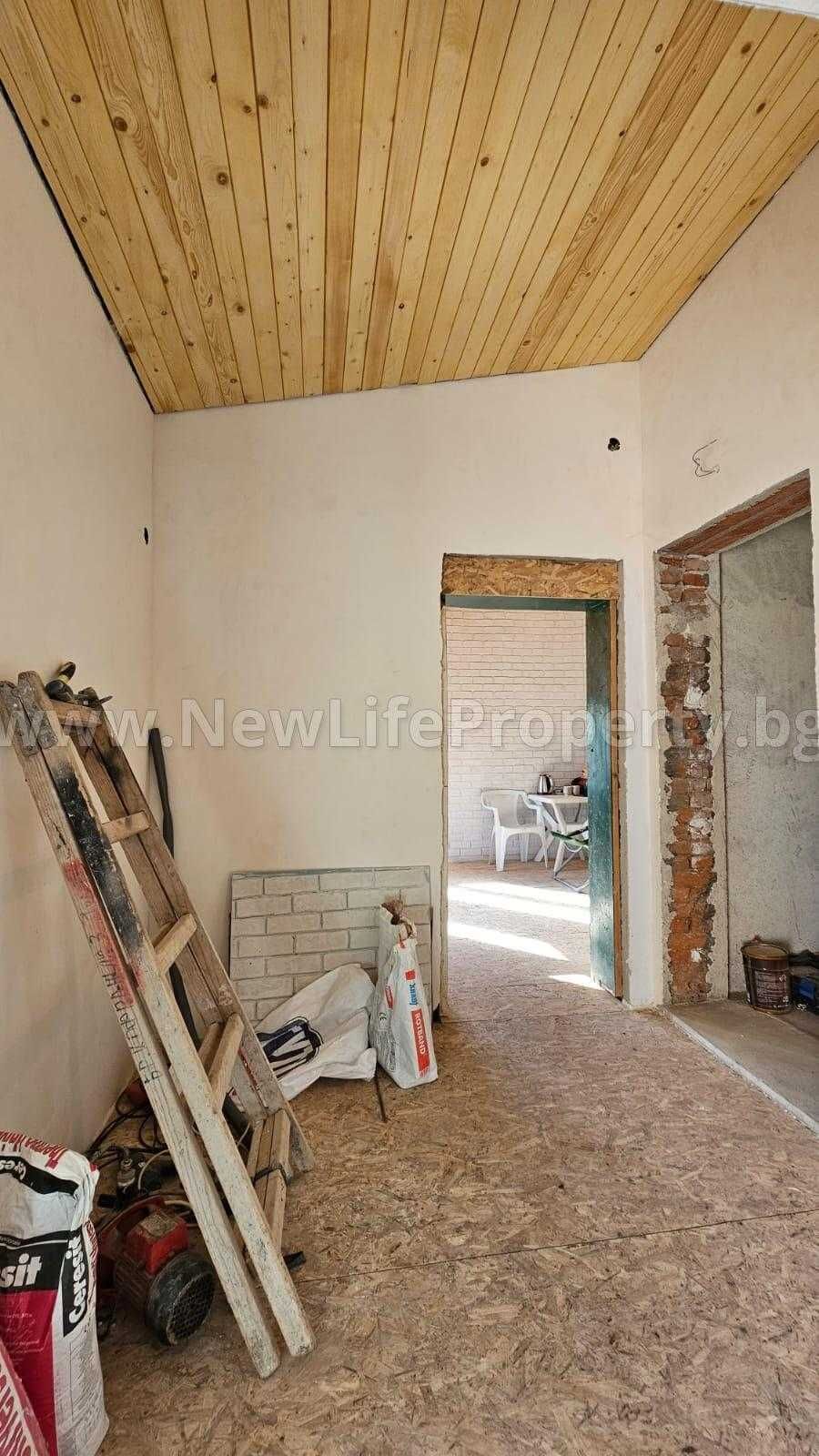 Двуетажна къща на етап реставрация в с. Дебелт, област Бургас
