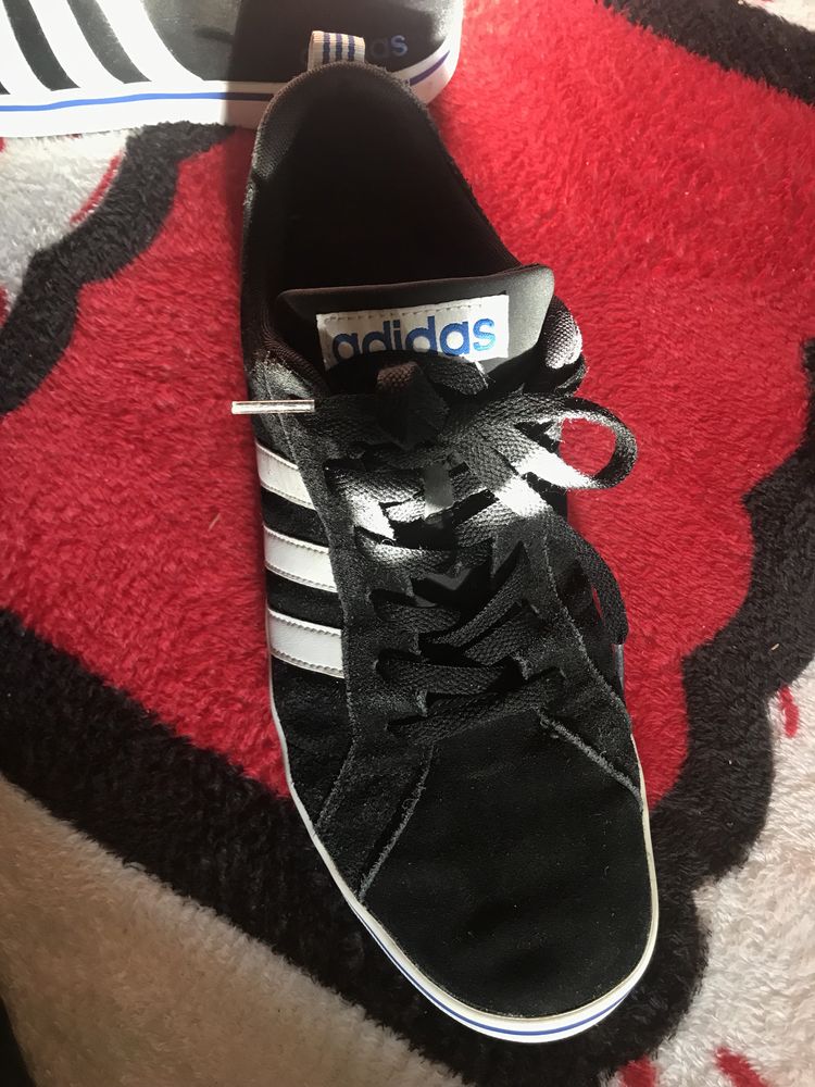 Vând adidași Adidas purtați foarte puțin