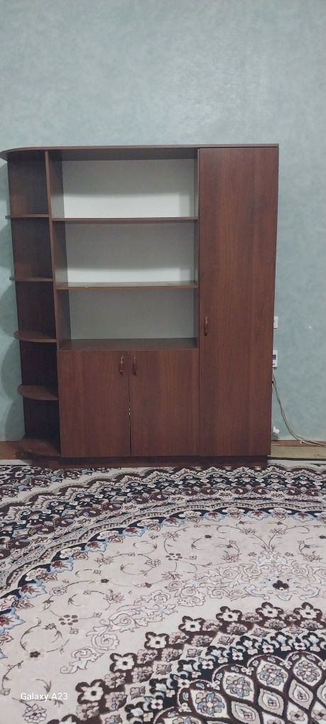 книжный шкаф и офисный