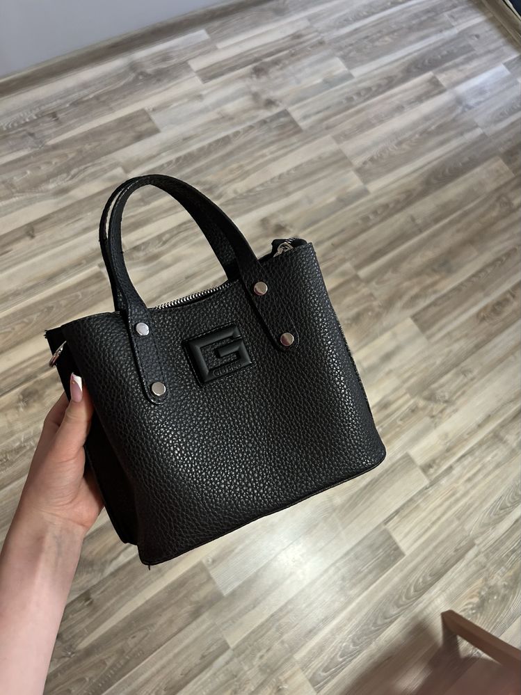 Чанта Guess чисто нова