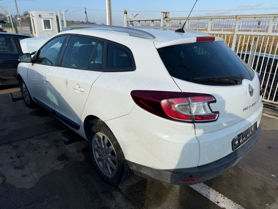 Dezmembrez / Dezmembrari / Piese / Accesorii Renault megane 3 alb 2012 break 1.9 F9Q stanga