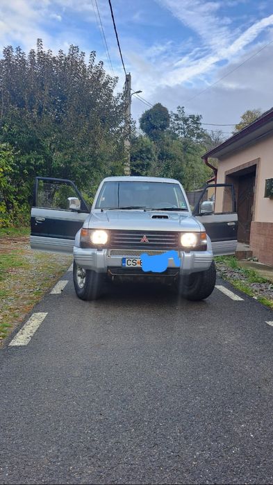 Vând mitsubishi pajero