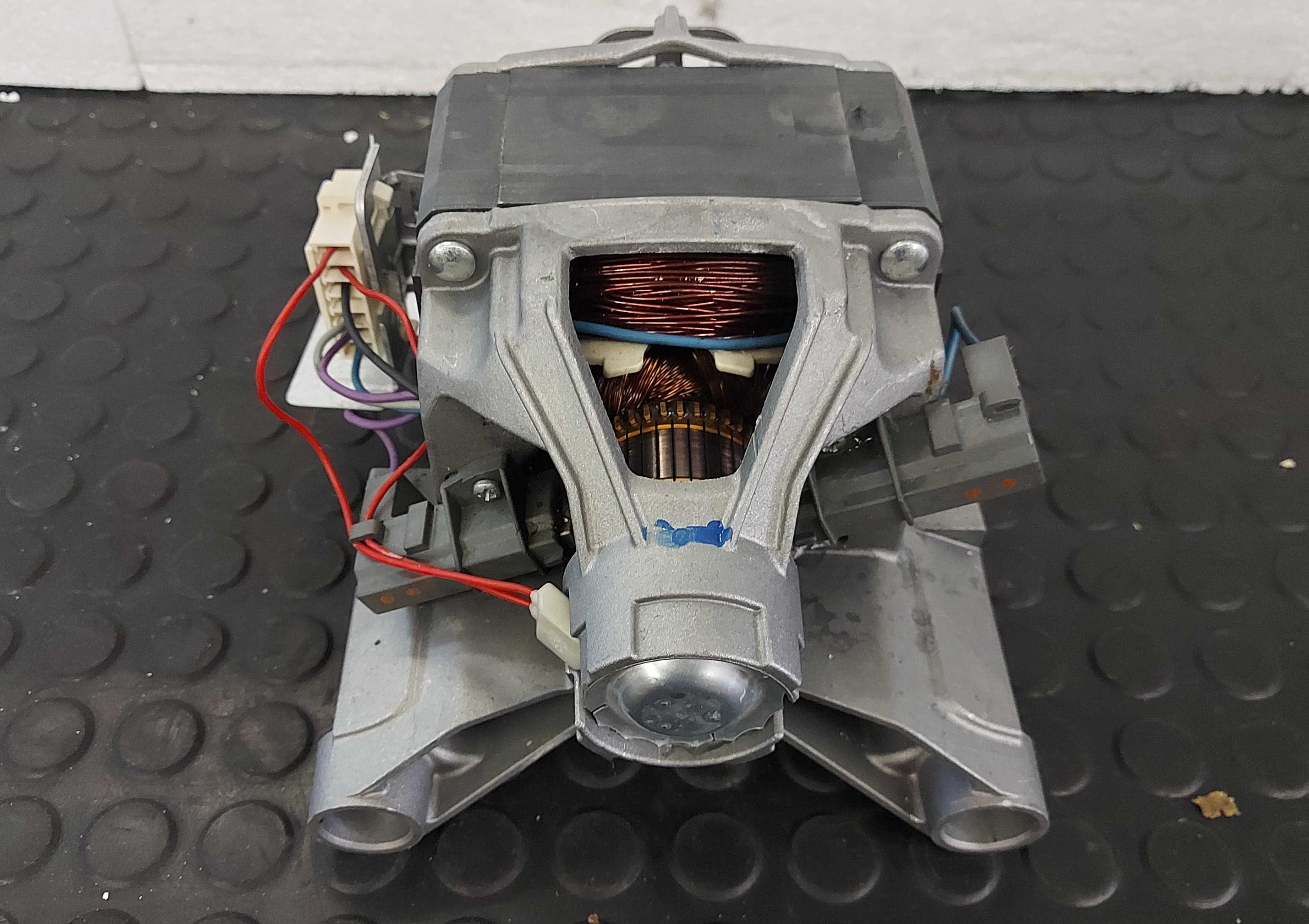 Motor 6 pini C.E.SET masina de spalat WHIRLPOOL FW SG71253W EU / R2
