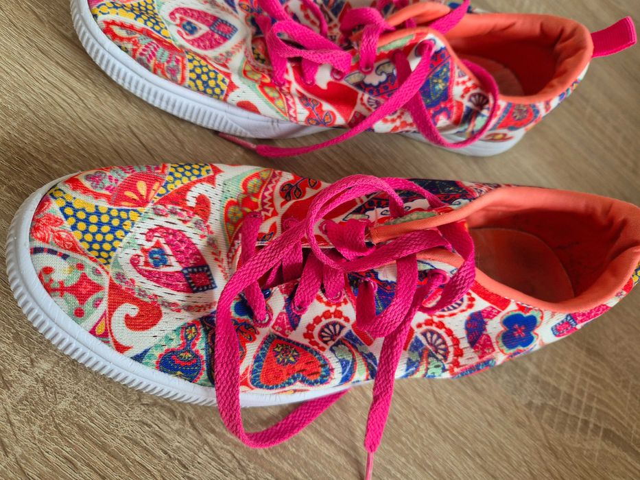 Tenesi Desigual colorati, subtiri, marimea 40 (buni ptr 39)