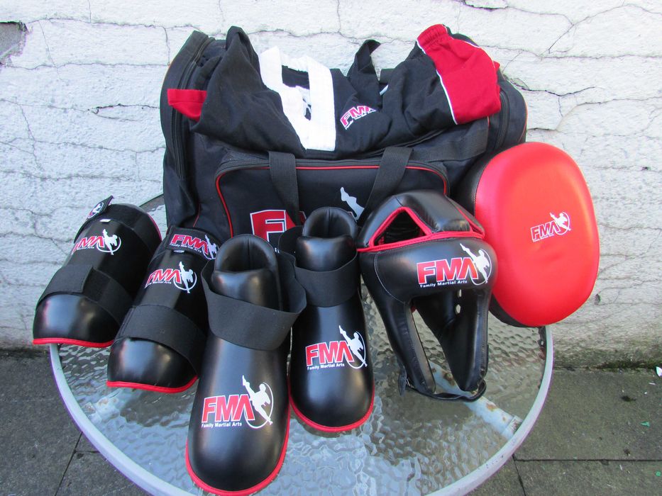 Екипировка за карате - кик бокс FMA