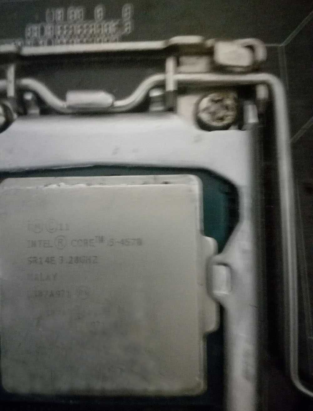 Продавам Дъно ASUS B85M-G с Процесор Intel Core i5-4570 и Охлаждане !