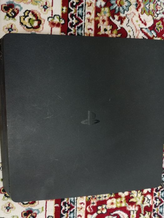 Продаётся пс 4 с играми