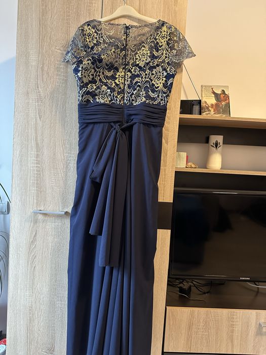 vand rochie de ocazie