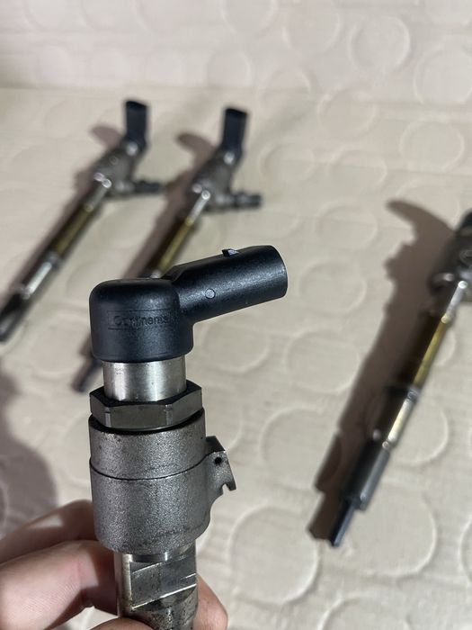 Injectoare Injector 1.6 TDI CAY CAYC Vw Passat B7 Tiguan Audi skoda