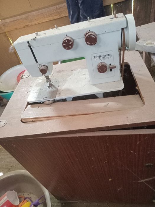 Швейная машинка Чайка