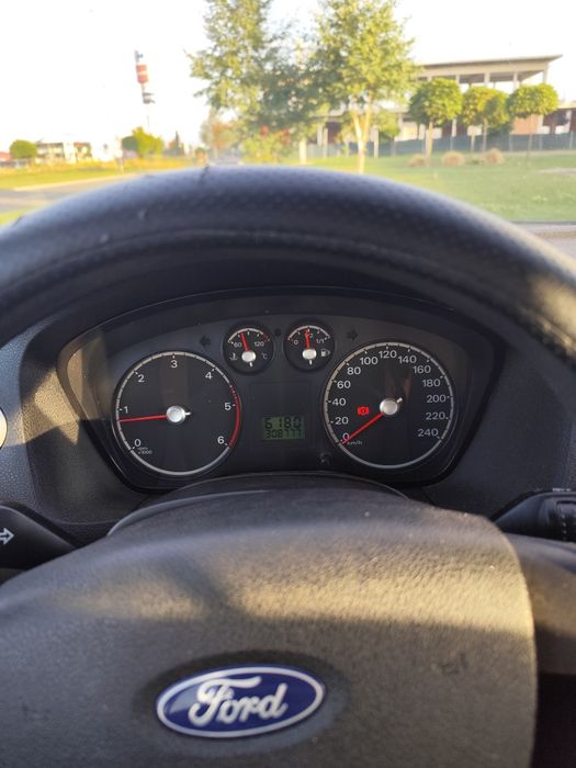 Vând Ford focus 2