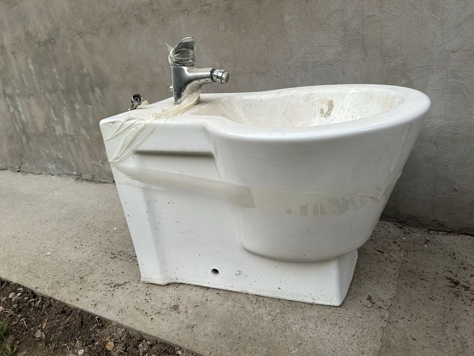 Продам биде в отличном состоянии, не использовался. Имеется кран.