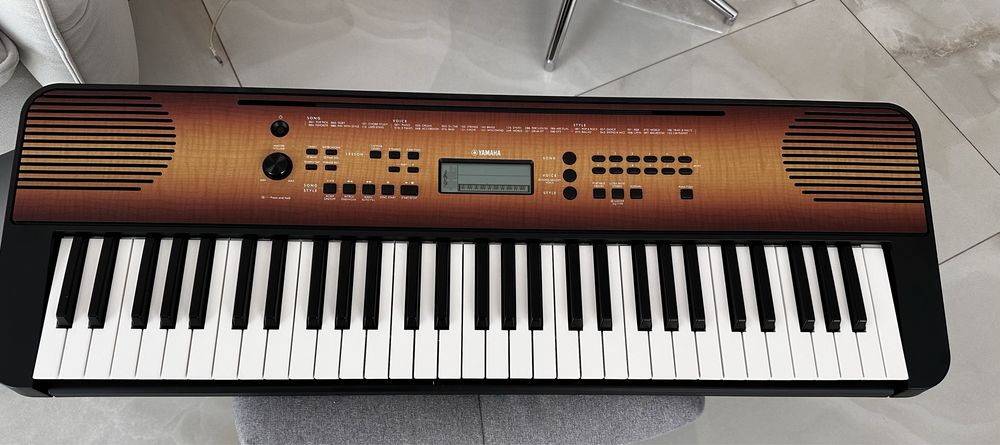 Синтезатор YAMAHA PSR-E360 MAPLE