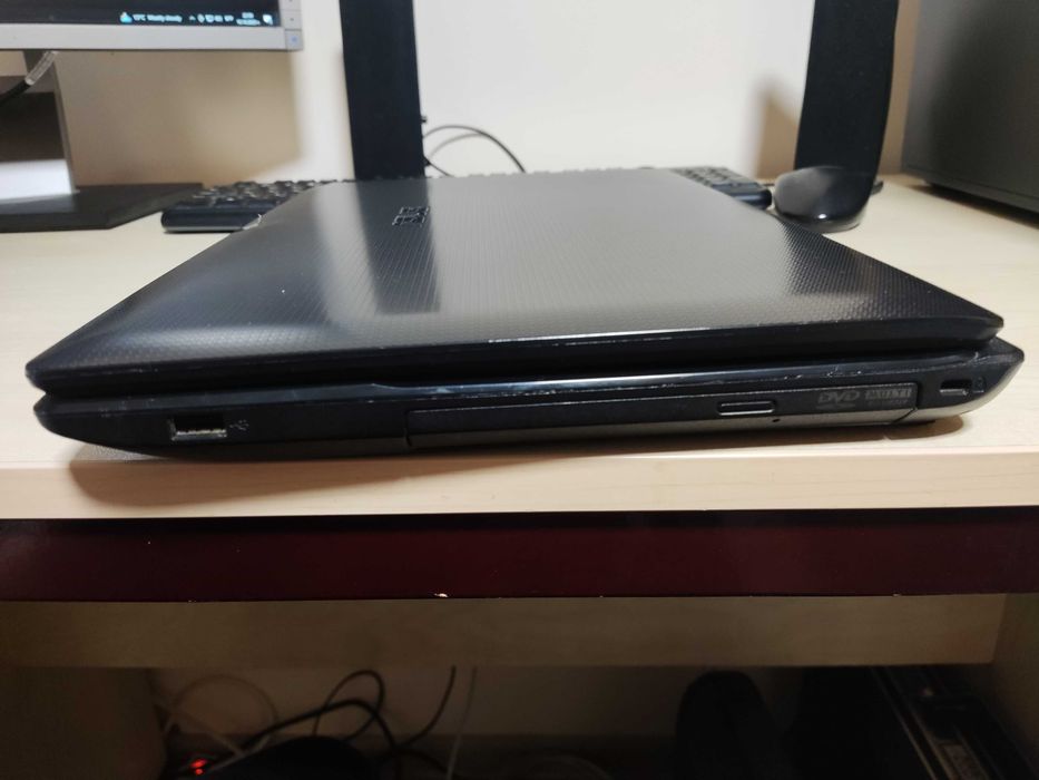 Лаптоп ASUS i3-2328M RAM 6GB HARD 500GB SSD