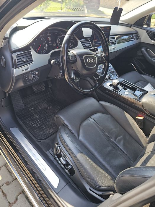 Vând Audi A 8L Prezident.2015 motor 3000. Full !!! Accept variante +-