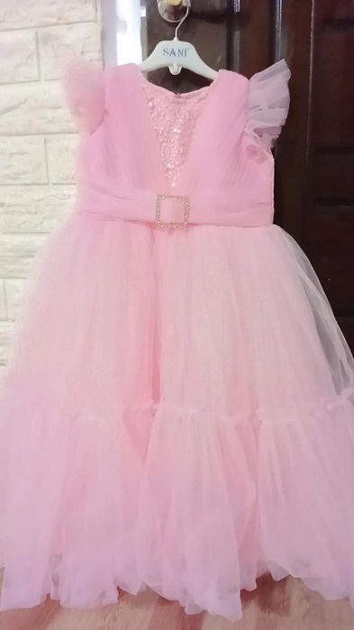 Продаётся праздничное платье для девочки