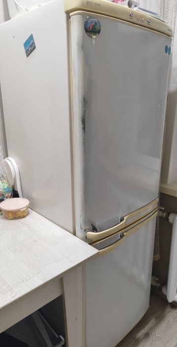 Продам холодильник с морозильником б/у