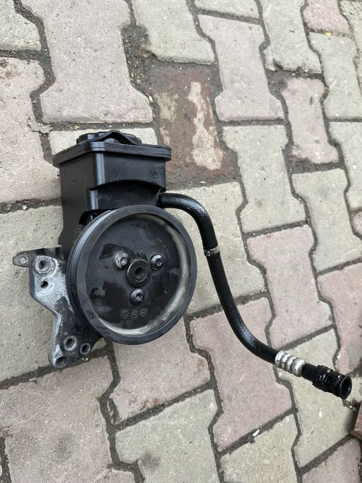 Pompa servo servodirectie BMW Seria 5 E60 E61 520d 163cp 2.0 diesel