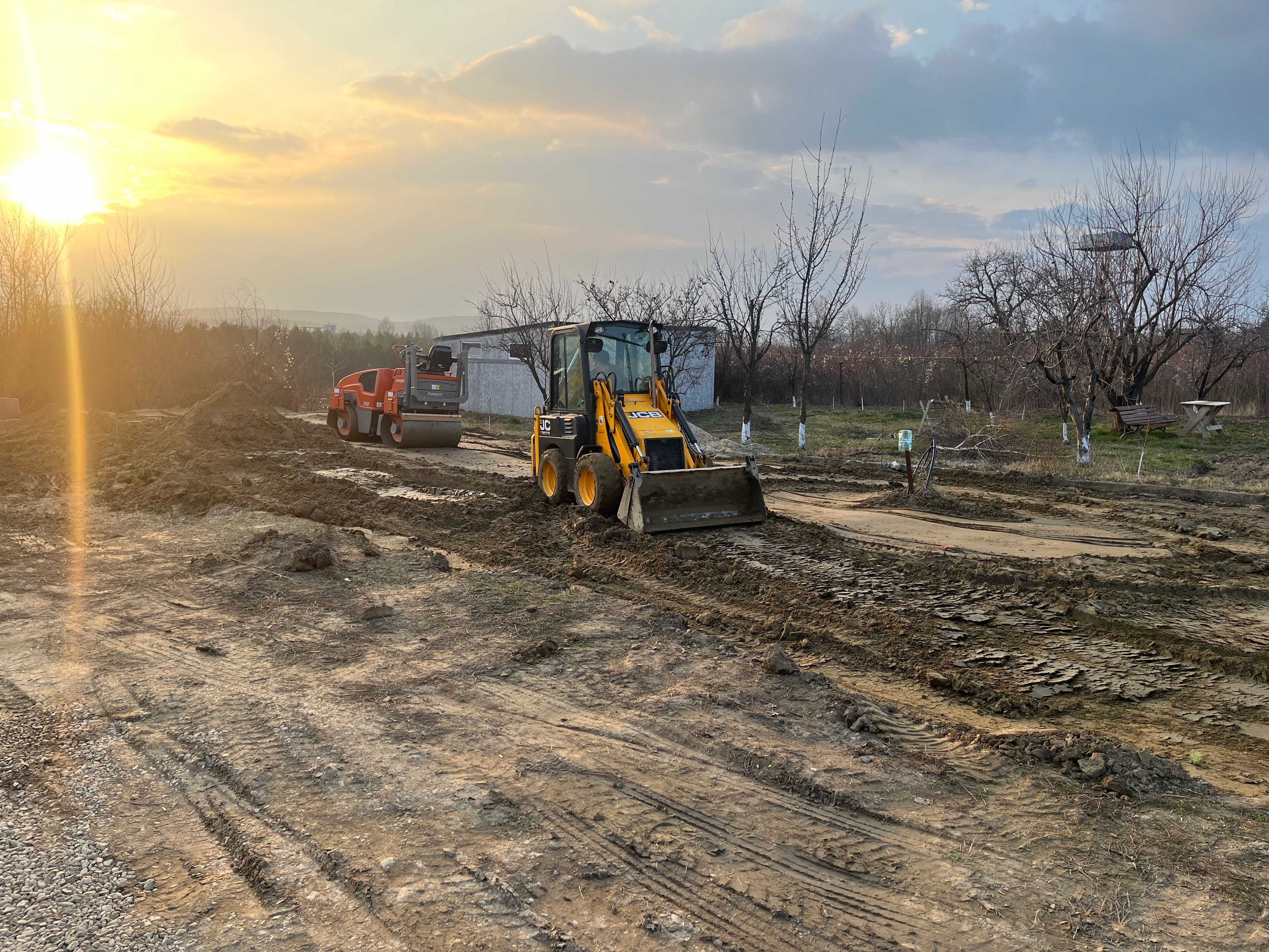 Utilaje de închiriat|Buldoexcavator Jcb/Minibuldoexcavator|Comapctor