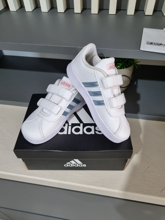 Adidasi fete marime 25