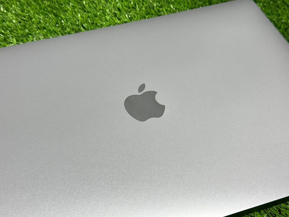 Macbook air M1 13.3 2.5k