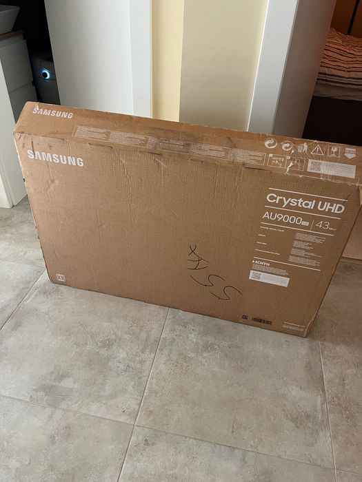 Vând televizor Samsung Crystal UHD AU9000, diagonală 43” (108 cm), nou