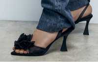 Zara sandale negre cu corsage trandafir negru