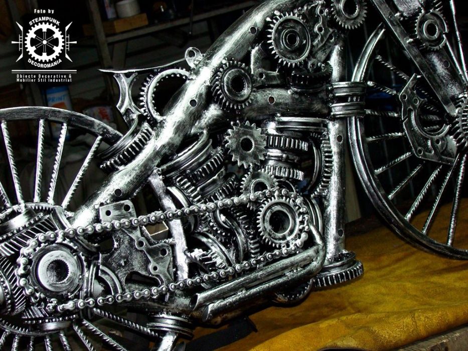 Sculptura fier "Motocicleta steampunk"piese auto moto reciclate.