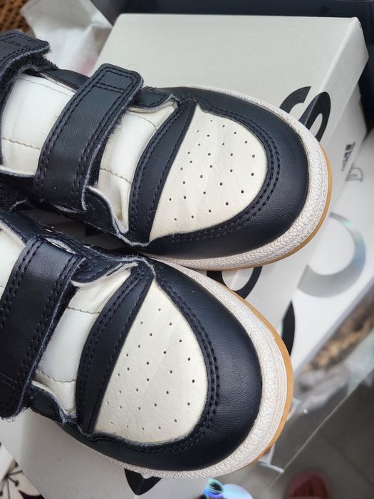 Vând adidasi Adidas mar 32