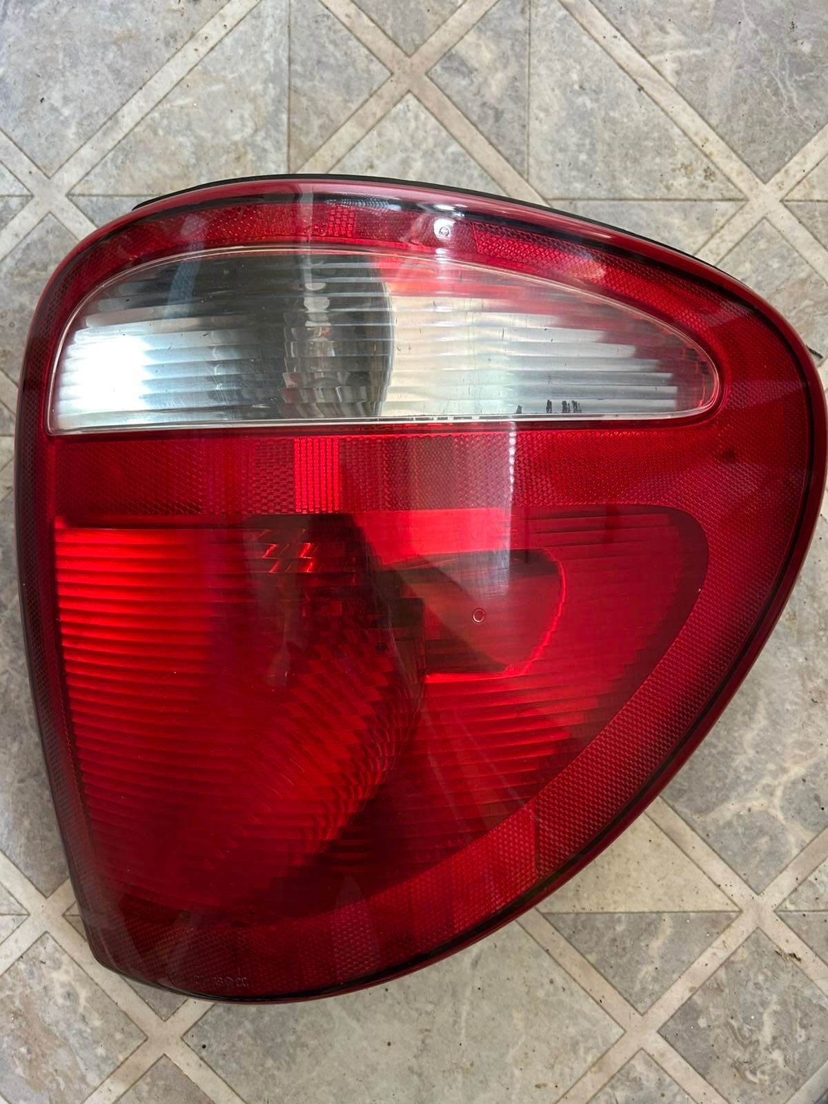 Десен стоп за Dodge Grand Caravan Chrysler Voyager 2001-2009-запазен