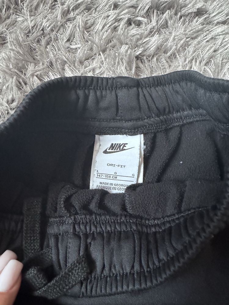Оригинално долнище Nike