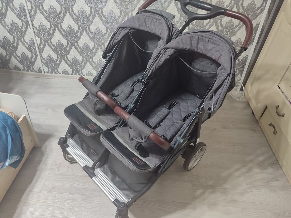 Детская коляска для двойняшек