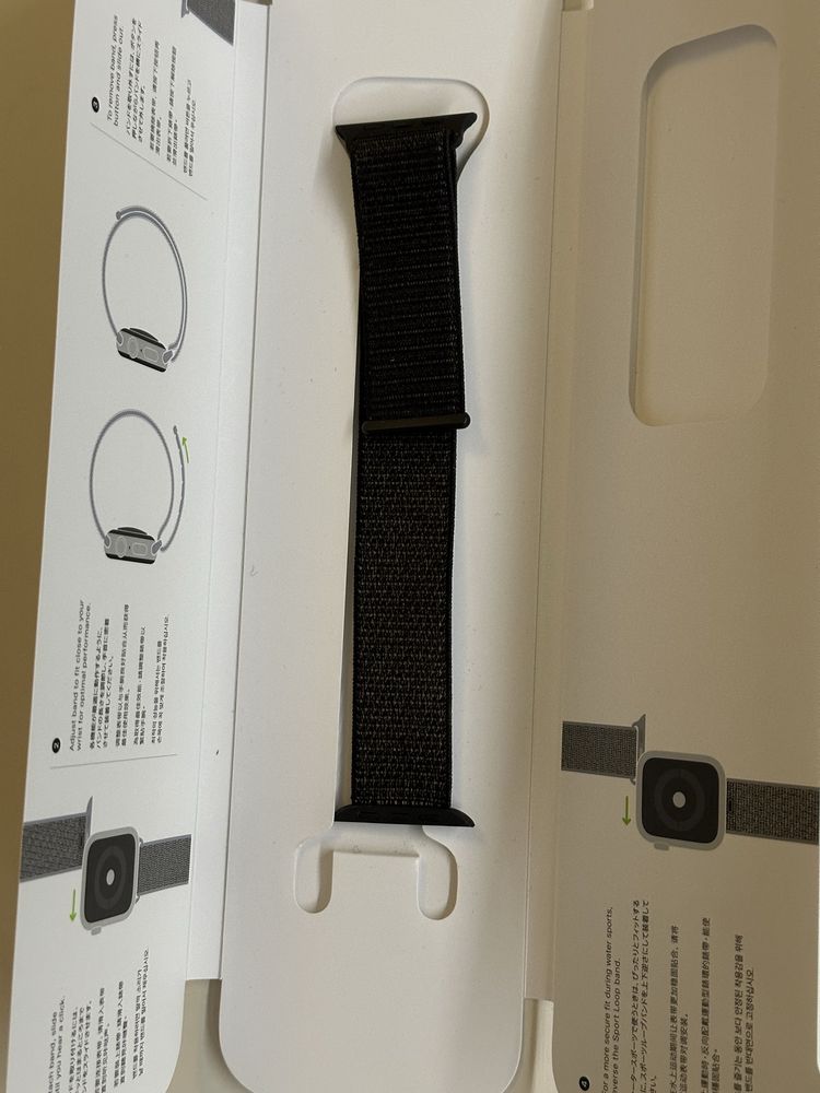 Apple Watch 44mm Black Sport Loop и 44mm Seashell Sport Loop