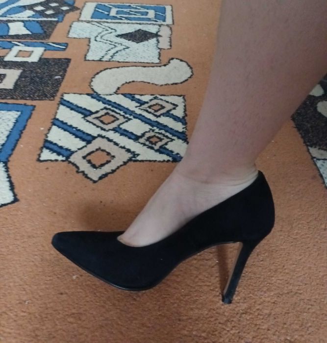 Pantofi cu toc negri