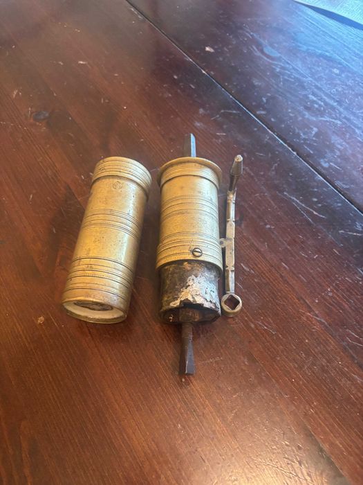 старинна ръчна  мелничка за кафе