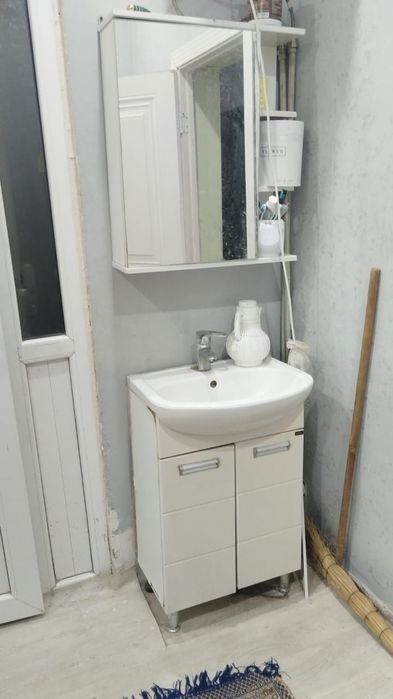 Тумба раковинасымен и прихожка сатылады