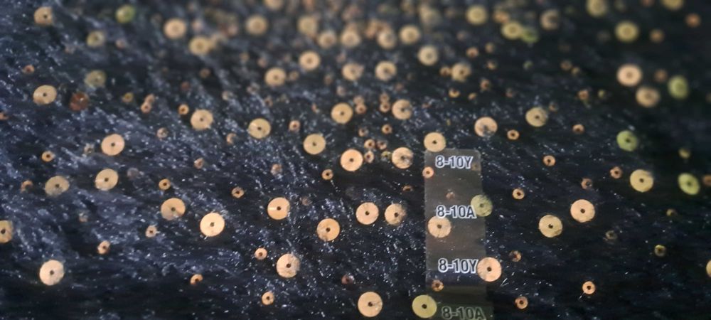 Чисто нов пухкав пуловер с пайети на H&M, размер 134-140