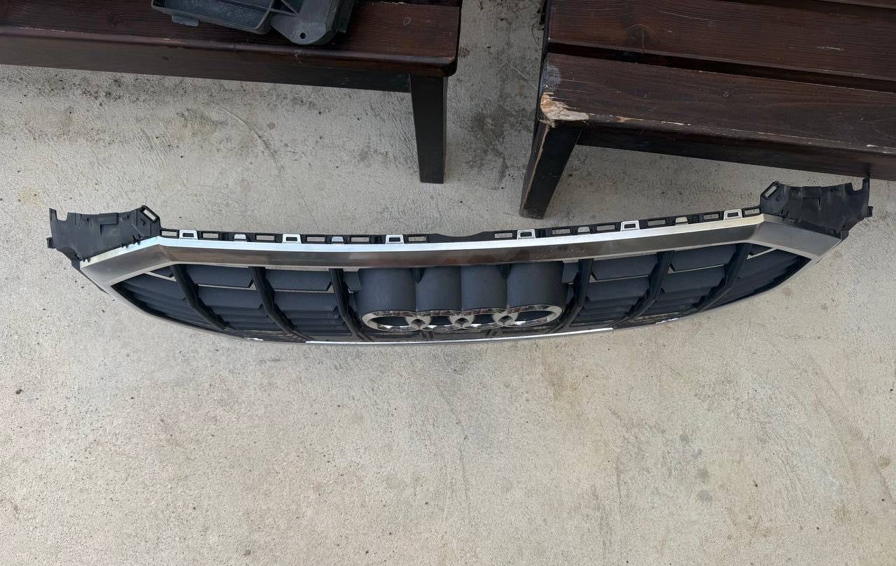 Предна решетка front grill Audi Q3 2019 - 2025