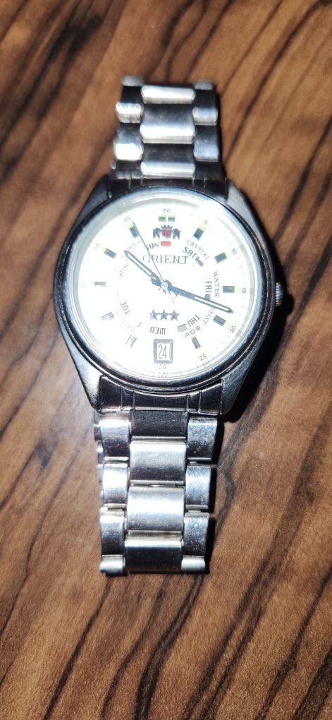 Продаются часы наручные Orient