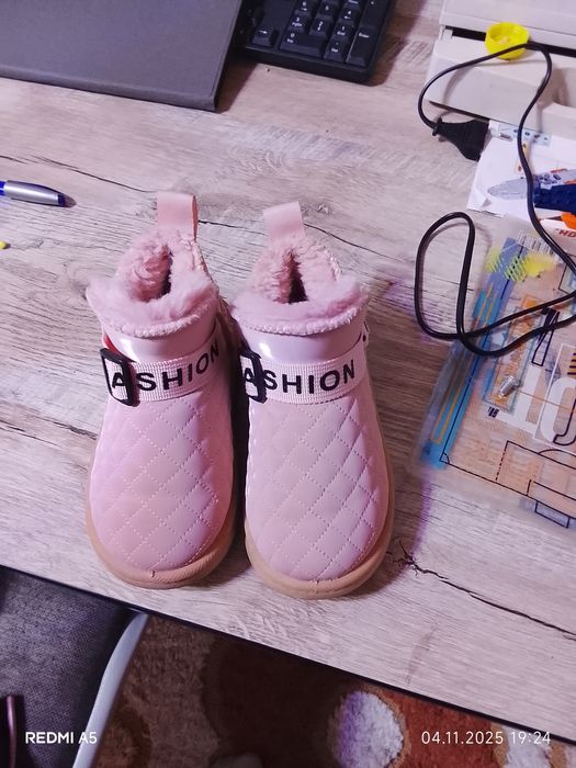 Продам сапожки для девочки
