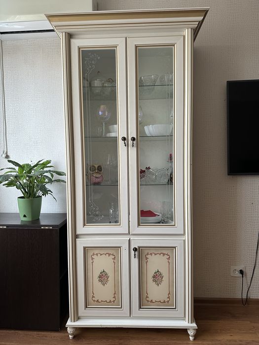 Шкаф для посуды с комодом