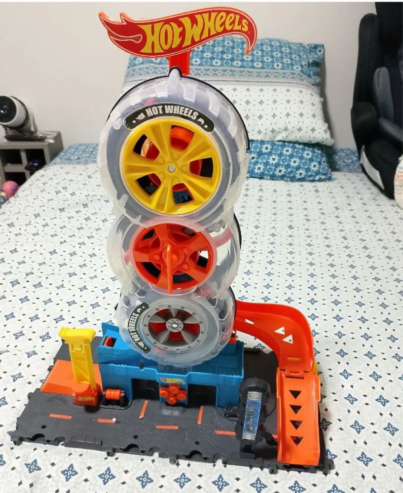 Писта Hot wheels гуми