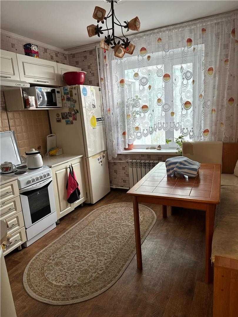 продам 3 комнатную квартиру 8 мкр, 1 кольцо