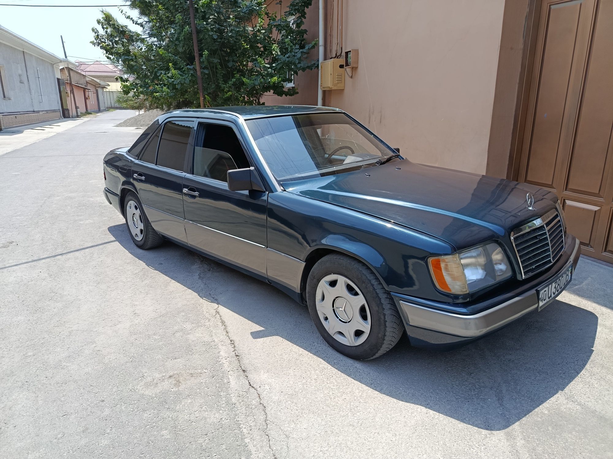 Мерседес W124сотилади