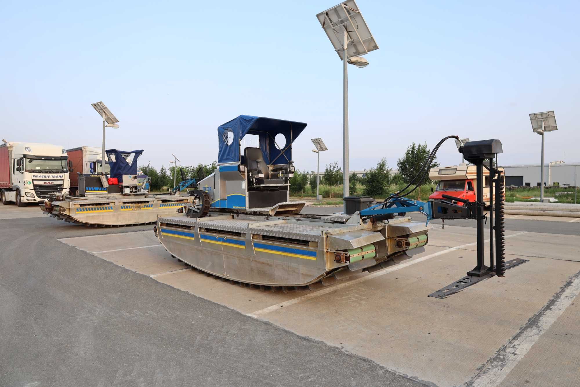 TRUXOR DM 5000 utilaj amfibiu pentru curatarea/intretinearea lacurilor