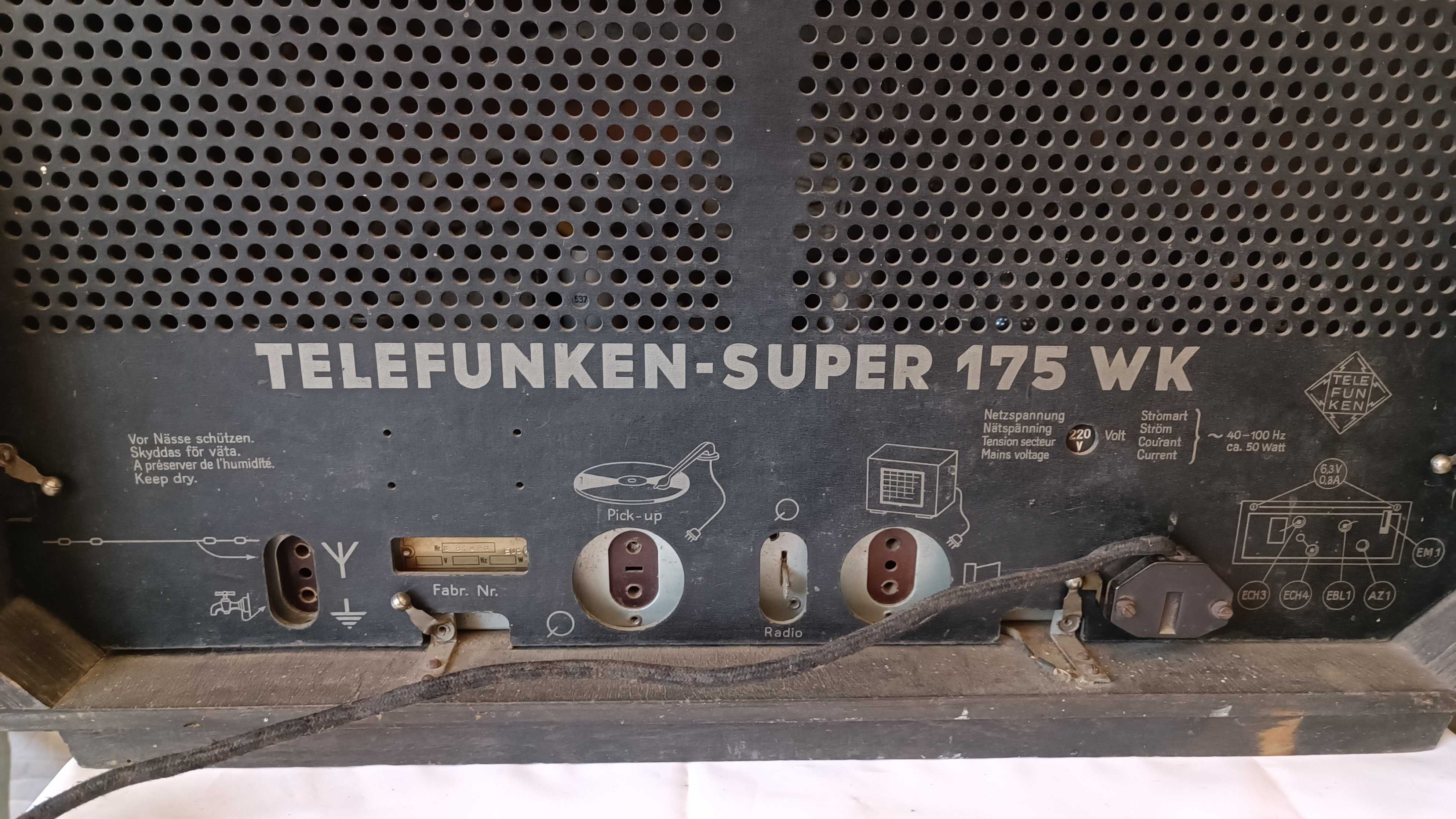 Старо лампово радио - TELEFUNKEN SUPER 175 WK - 1941 година
