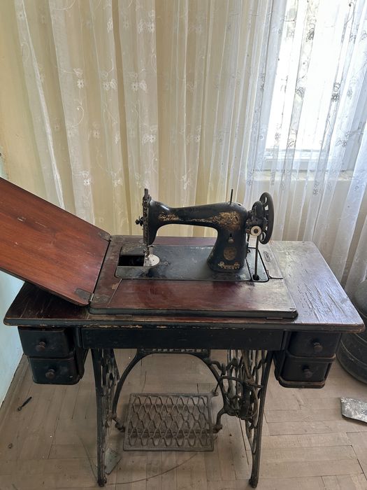 Vand 4 masini de cusut la pachet sau separat!!!